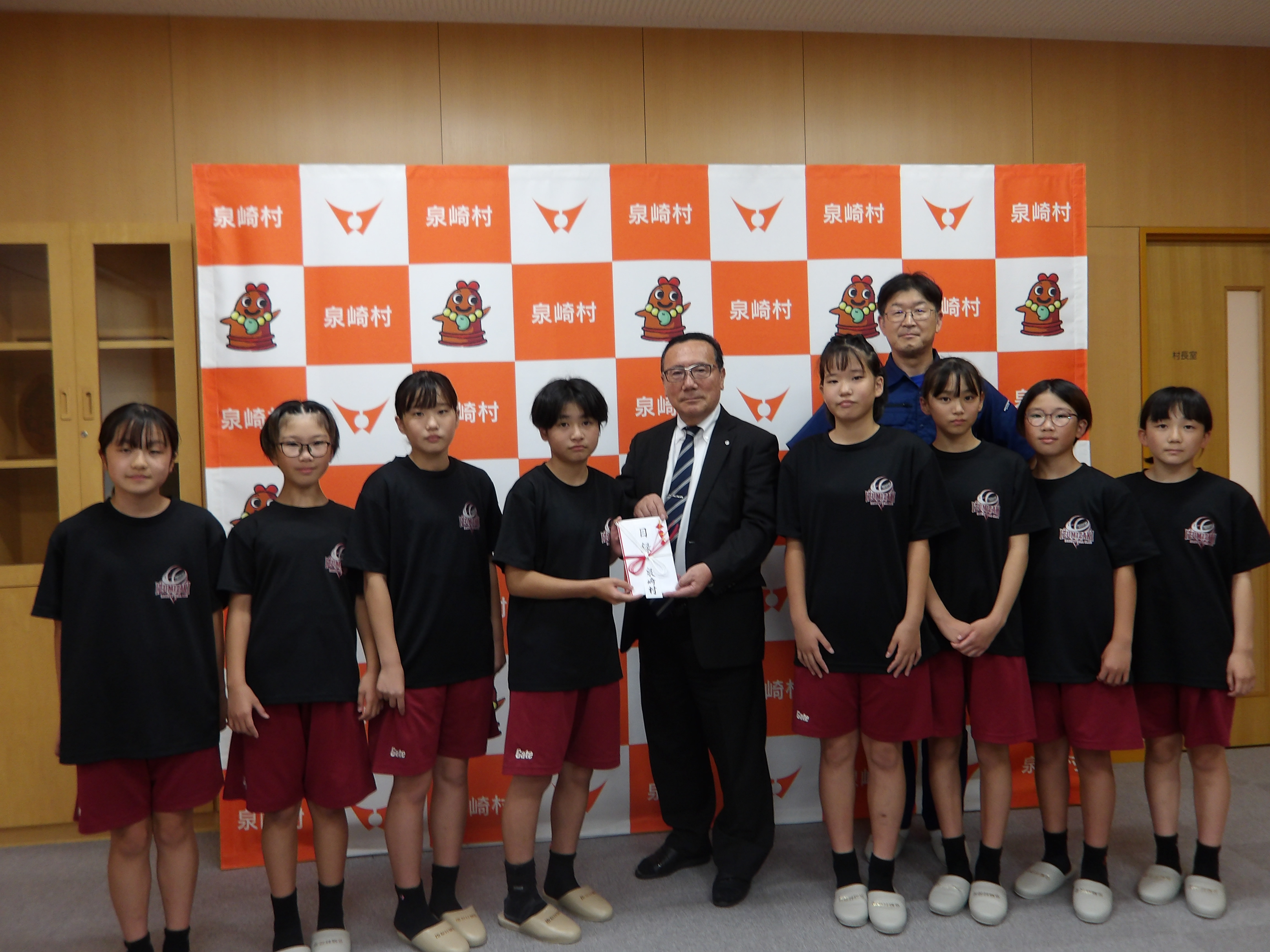 泉崎ミニバスケットボール　激励金交付